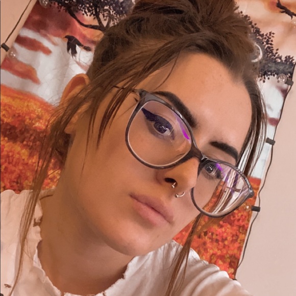 Meet your Posher, Dani - Picture 1 of 1